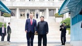 Tổng thống Donald Trump và nhà lãnh đạo Kim Jong-un  từ Triều Tiên chuẩn bị trở lại Hàn Quốc