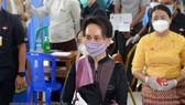 Bà Aung San Suu Kyi (phía trước). Ảnh: AFP/TTXVN