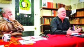 Ông Kenny Coyle (bên phải) trong một buổi nói chuyện về chủ nghĩa Marx-Lenin