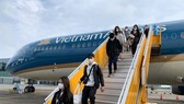 Đi lại dịp lễ 30-4, 1-5: Giá vé máy bay tăng 30%, nhiều hãng xe hết vé