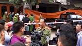 Thiếu tướng Sùng A Hồng trả lời báo chí ngay tại hiện trường vụ xả súng kinh hoàng ở TP Điện Biên Phủ