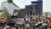 Hà Nội: Cháy lớn trên đường Nguyễn Hoàng khiến nhiều cửa hàng bị thiêu rụi
