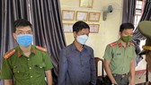 Công an đọc lệnh bắt tạm giam Nguyễn Khánh Toàn 