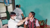 Khám bệnh và cấp phát thuốc miễn phí cho thương binh, bệnh binh, người có công với cách mạng, người có hoàn cảnh khó khăn tại xã Quảng Nhâm