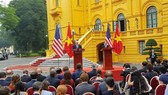 Kết thúc hội đàm, Chủ tịch nước Trần Đại Quang và Tổng thống Donal Trump cùng chủ trì họp báo chung. Ảnh: VGP