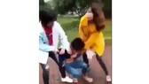 Bức xúc cảnh nữ sinh bị đánh hội đồng, lột đồ rồi quay clip tung lên facebook