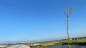 Việc xả thải ra môi trường khi chưa được xử lý của dự án đã gây ô nhiễm môi trường khiến người dân bức xúc