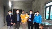 Trao 6,3 triệu đồng của bạn đọc Báo SGGP hỗ trợ gia đình anh chị Trần Văn Bình, Lê Thị Tâm