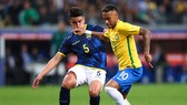 Neymar (phải) và đồng đội không thể giúp HLV Tite duy trì kết quả hoàn hảo.