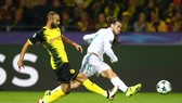Các hậu vệ của Dortmund (trái) thường chậm hơn một bước so với các cầu thủ tấn công của Real Madrid. Ảnh: Getty Images