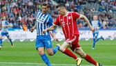 Bayern Munich (phải) bị Hertha Berlin cầm chân sau khi dẫn trước 2 bàn. Ảnh: Getty Images