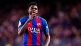 Umtiti xuất sắc cũng là nỗi lo với Barca. Ảnh: Getty Images