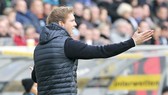 HLV Julian Nagelsmann đã không giữ được bình tĩnh khi Hoffenheim bại trận ngay trên sân nhà trước Gladbach. Ảnh: Getty Images