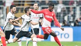 Dù rất nỗ lực nhưng AS Monaco (phải) vẫn không thể giành trọn 3 điểm trên sân của Besiktas. Ảnh: Getty Images