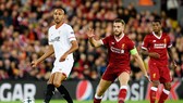 Liverpool (đỏ) sẽ gặp khó trước Sevilla. Ảnh: Getty Images