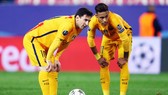 Messi (trái) thừa nhận không Neymar thì Barca phòng ngự tốt hơn. Ảnh: Getty Images