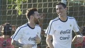 Di Maria lại một lần nữa “tỏ tình” với Messi và Barca. Ảnh: Getty Images