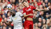 Dejan Lovren (phải) tin Liverpool có thể khuất phục bất kỳ hệ thống phòng ngự nào của Man.United. Ảnh: Getty Images