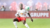 Dayot Upamecano đang trưởng thành rất nhanh tại RB Leipzig. Ảnh: Getty Images    