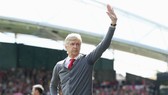 Arsene Wenger tiếp tục bày tỏ hối hận vì đã gắn bó quá lâu với Arsenal. Ảnh: Getty Images