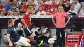 HLV Jose Mourinho chứng kiến thất bại trước Bayern Munich. Ảnh: The Sun