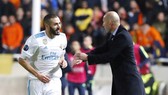 Zidane luôn hết mực bảo vệ Benzema khi còn dẫn dắt Real. Ảnh Getty Images.