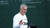 HLV Jose Mourinho khẳng định quyết tâm ở lại Man.United. Ảnh: Getty Images    