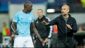 HLV Pep Guardiola vẫn bình thản bất chấp mất hậu vệ trái số 1 Benjamin Mendy trong 3 tháng. Ảnh: Getty Images