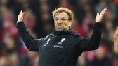 HLV Jurgen Klopp bất lực chứng kiến Liverpool bị Everton cầm hòa. Ảnh: Getty Images    