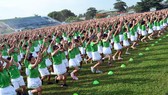 Màn thể dục đồng diễn của học sinh Vĩnh Long đạt kỉ lục Guinness Việt Nam về số lượng tham dự