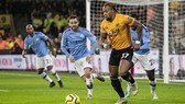 Adama Traore sau 2 lần hạ gục Man.City, lần này sẽ đe dọa Liverpool?. Ảnh: Getty Images
