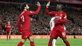 Mohamed Salah và Sadio Mane duy trì nhịp điệu chiến thắng cho Liverpool. Ảnh: Getty Images    