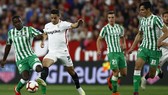 Trận derby giữa Real Betis và Sevilla vào ngày 11-6 sẽ hâm nóng ngày La Liga trở lại. Ảnh: Getty Images