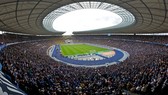 Sân Olympiastadion rộng lớn, nhưng Chính quyền Berlin vẫn rất thận trọng. 