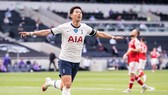 Son Heung-min trừng phạt sai lầm của đối thủ. Ảnh: Getty Images