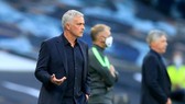 HLV Jose Mourinho đã sớm phải đối mặt thất bại. Ảnh: Getty Images
