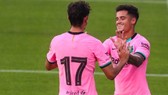 HLV Ronald Koeman tin sẽ tìm được cách giúp Philippe Coutinho (phải) tỏa sáng. Ảnh: Getty Images