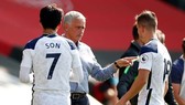 Jose Mourinho và Tottenham sớm thấy nguy cơ lịch trình thi đấu bị ảnh hưởng. Ảnh: Getty Images