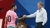 HLV Ronald Koeman khẳng định có mối quan hệ tốt với Lionel Messi. Ảnh: Getty Images