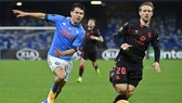 Sociedad và Napoli nắm tay nhau đi tiếp sau đoạn cuối đầy kịch tính.