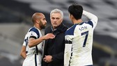 HLV Jose Mourinho không ủng hộ cầu thủ được ưu tiên tiêm vắc xin. Ảnh: Getty Images  