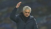 HLV Jose Mourinho bất lực ngăn đà sa sút của Tottenham. Ảnh: Getty Images