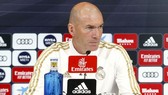 HLV Zinedine Zidane nổi giận trong buổi họp báo hôm thứ sáu. 