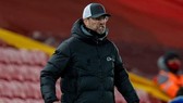 HLV Jurgen Klopp bất lực chứng kiến đà trược dốc không phanh của Liverpool. Ảnh: Getty Images