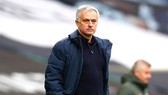 Jose Mourinho tin Tottenham còn mục tiêu tốp 4 cũng rất quan trọng. Ảnh: Getty Images        