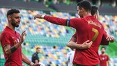 Các ngôi sao kỳ vọng Cristiano Ronaldo và Bruno Fernandes đều cùng giúp nhau ghi bàn cho Bồ Đào Nha.