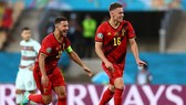 Anh em nhà Hazard mừng bàn thắng quyết định vào lưới Bồ Đào Nha. Ảnh: Getty Images