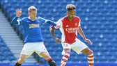 Những trụ cột của Arsenal như Pierre-Emerick Aubameyang (phải) đang bắt nhịp chậm.