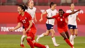 Canada mừng khoảnh khắc đưa họ vào chung kết Olympic lần đầu tiên.