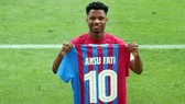 Ansu Fati được trao chiếc áo số 10 đầy vinh dự nhưng cũng lắm áp lực.